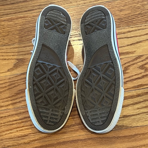 Converse Chuck Taylor All-Star Low Top Shoes (Red Chucks in excellent condition) - Picture 4 of 5